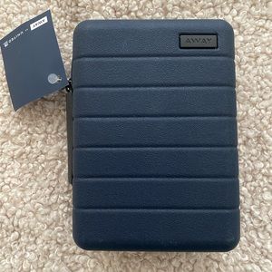 NWT Away x United travel toiletry kit